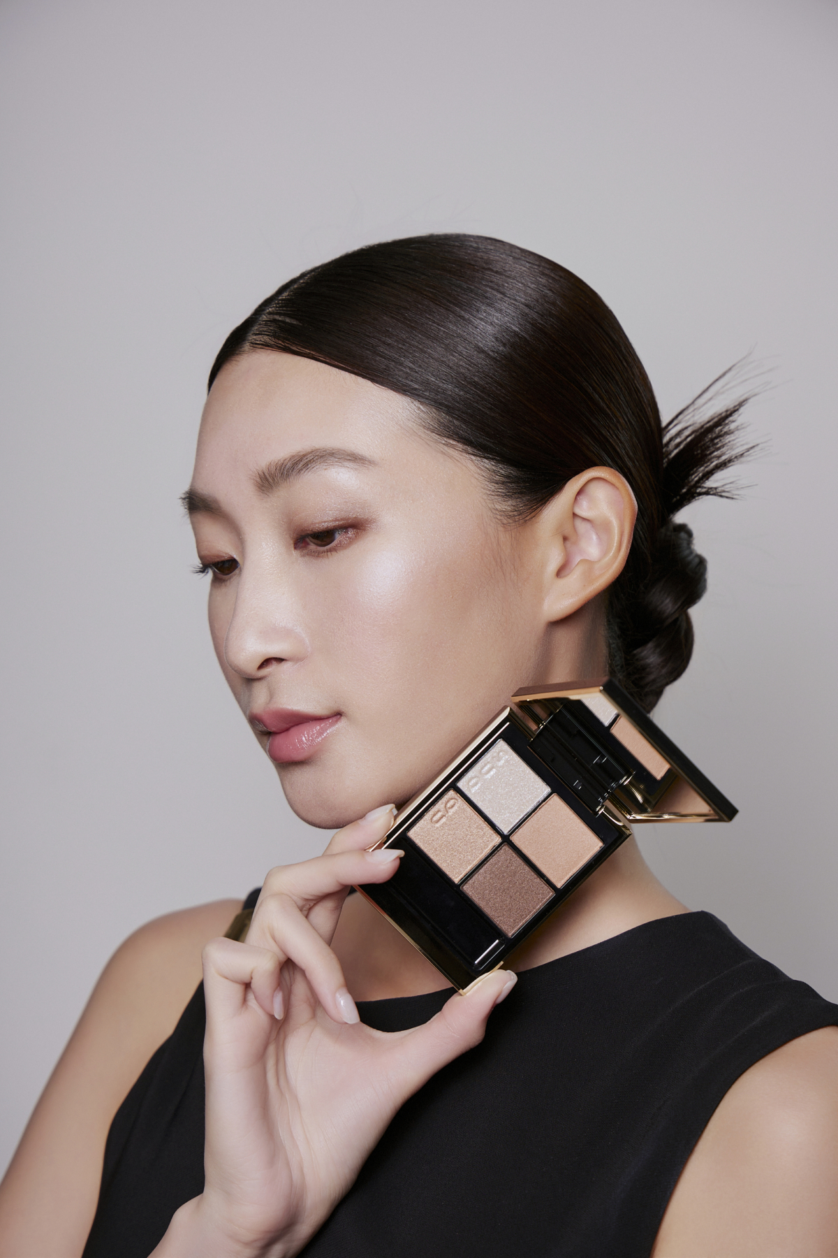 MODEL使用SUQQU 晶采盈緻眼彩盤#15