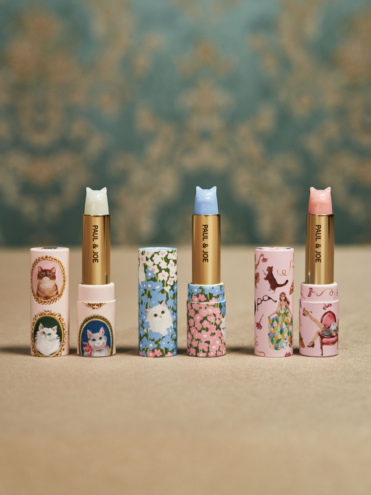 PAUL & JOE 派對貓咪珍珠光限量護唇膏 NT$800（蕊+盒）