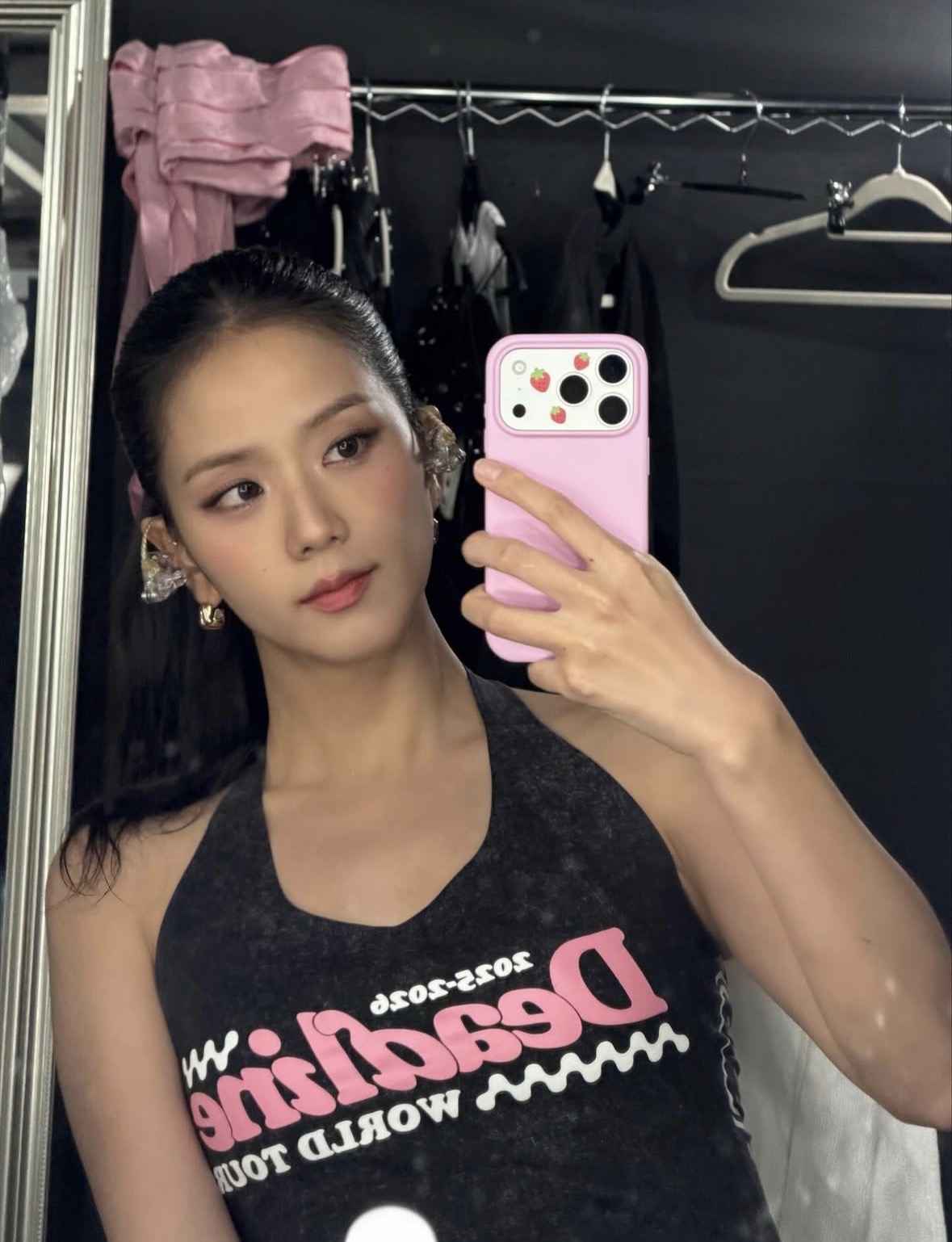 「草莓控」女神 Jisoo，連手機背貼也不能錯過！