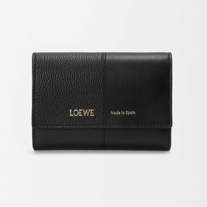 LOEWE Small vertical wallet in smooth and grained calfskin，NT$24,000 
