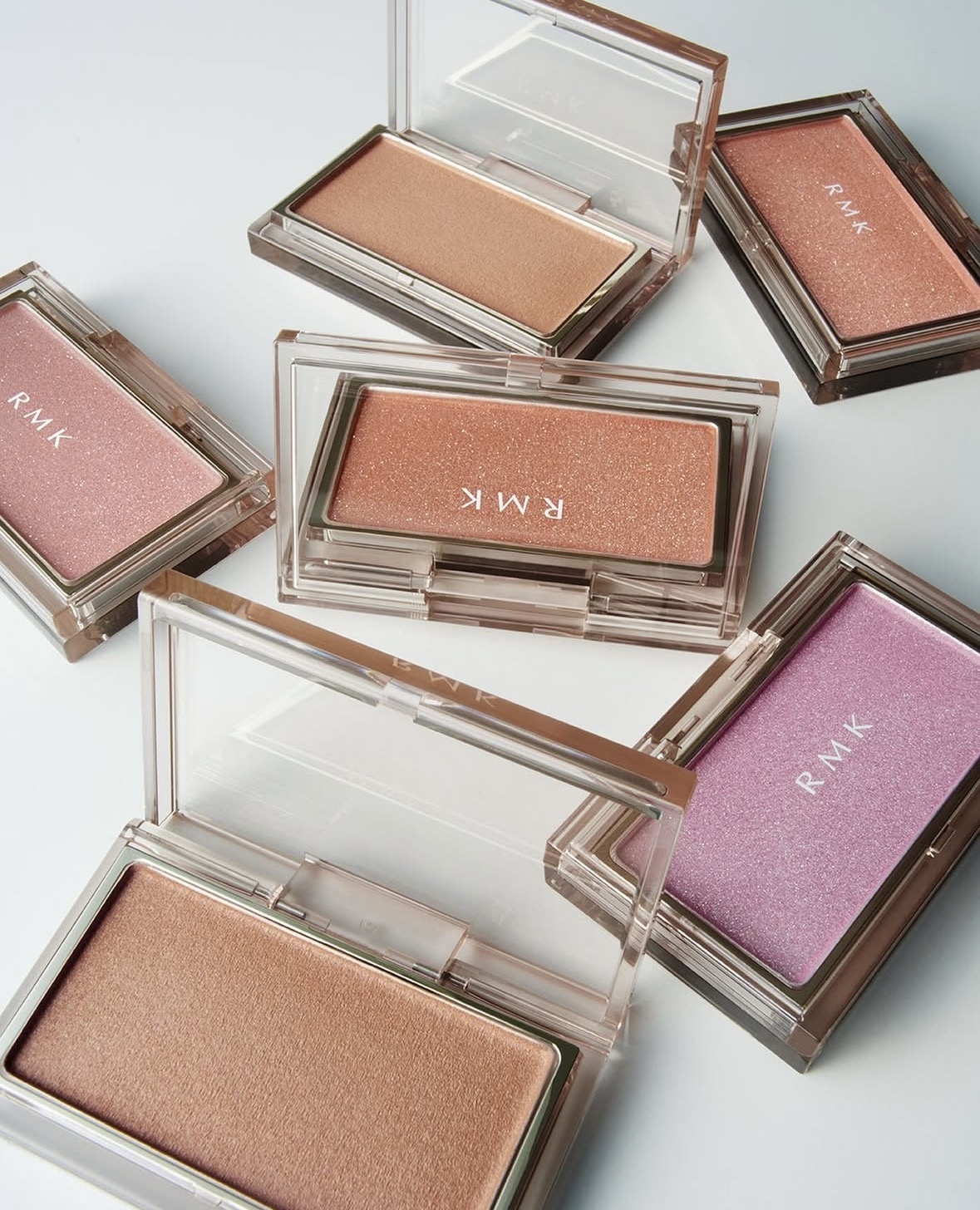 色號＃12 True Romantic ，是帶有粉色的紫丁香色調，非常適合早春色系妝容！