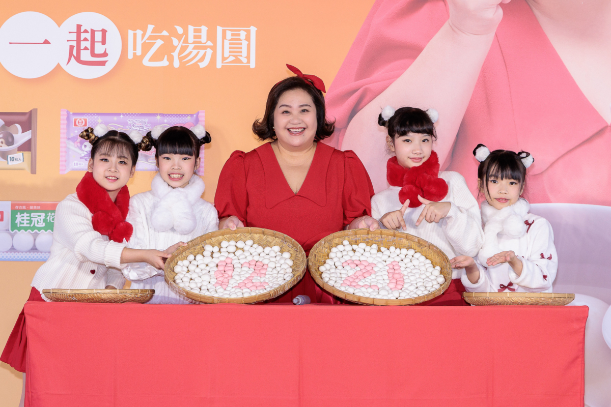 桂冠品牌大使鍾欣凌與小朋友一起搓湯圓迎冬至
