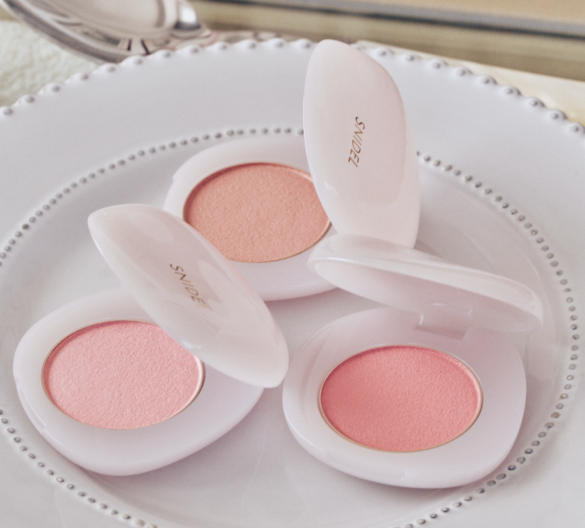 SNIDEL的所有色號都好適合打造富家千金妝容！