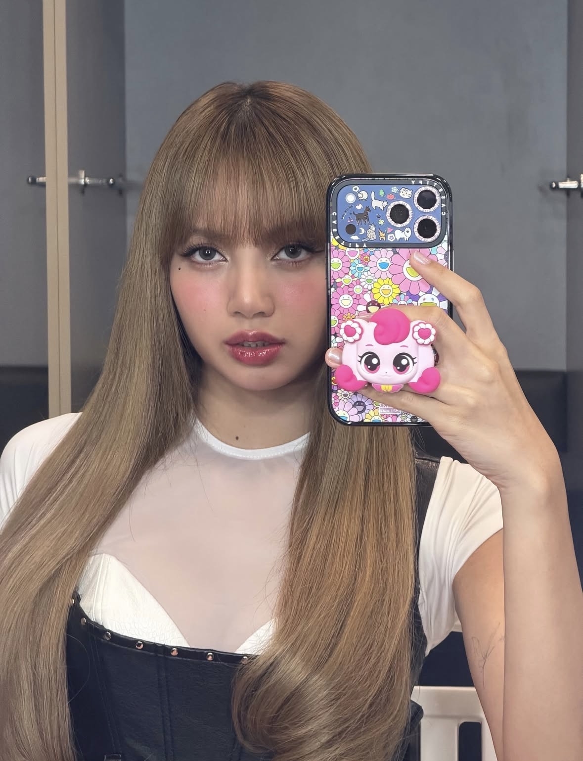 Lisa的童趣風背貼，完全展露她少女心的一面！