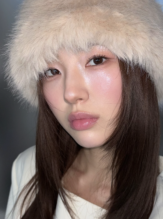 微微冷調的粉底會更顯冬日氛圍感！