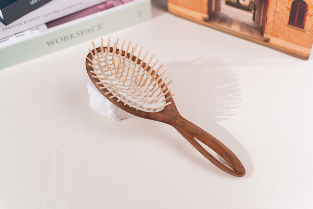 Infinito 150 全球限量氣墊按摩梳-胡桃木 $7,560