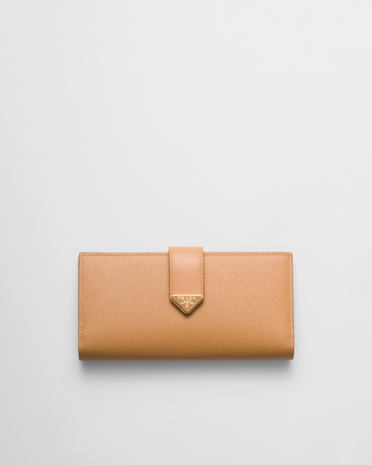 PRADA Saffiano皮革及皮革長錢包，NT$30,500