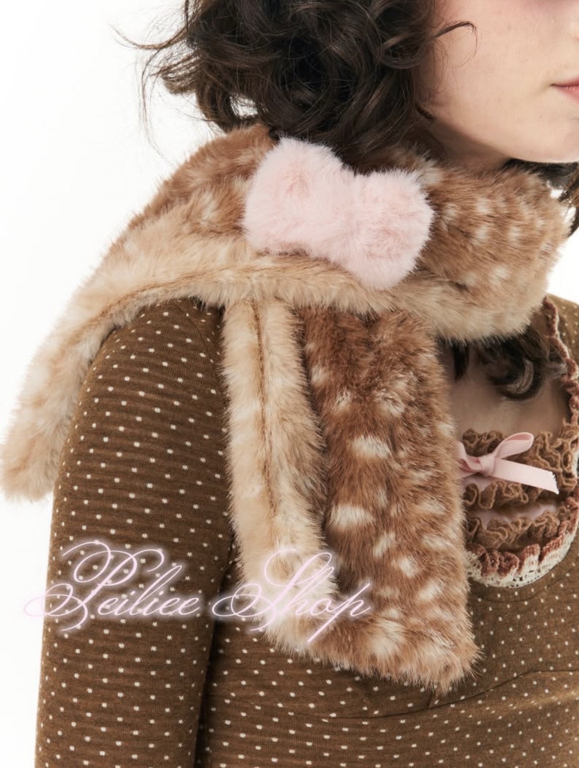 Peiliee推出一系列鹿紋圍巾，動物紋控請把握購物機會！！