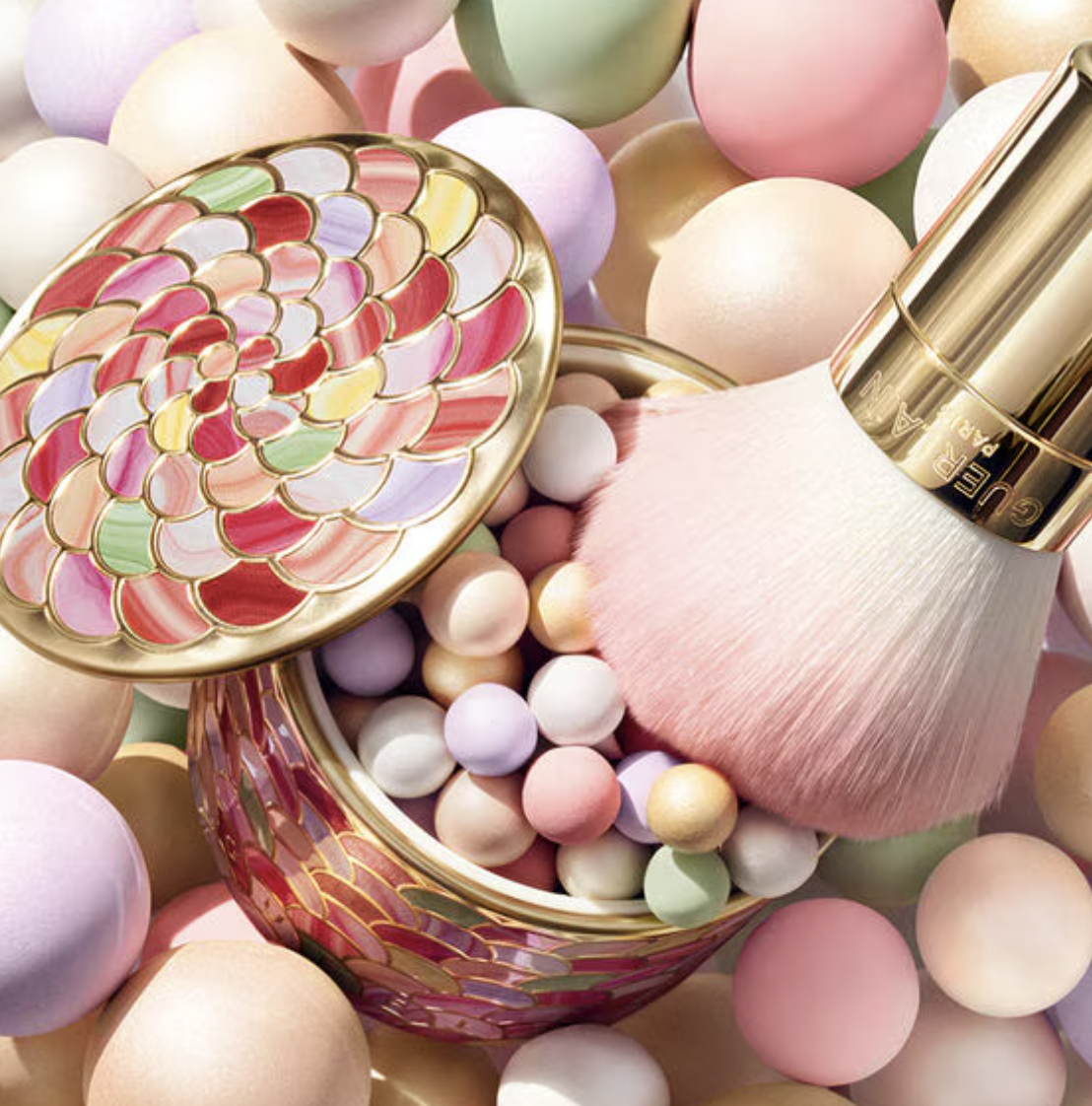 校色、定妝、柔焦、提亮四大功效一次滿足！