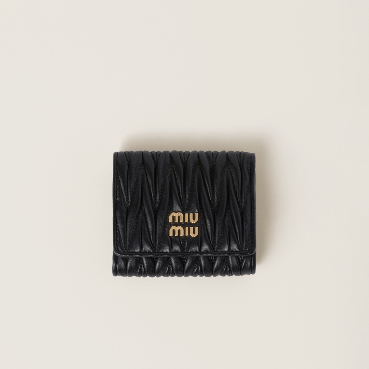MIU MIU Matelassé 納帕皮革短銀包，NT$22,000