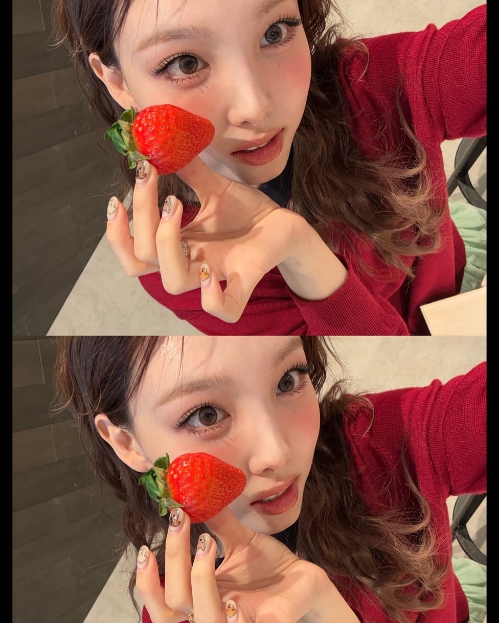「冬日爆汁草莓妝」營造如咬下草莓般酸甜多汁的活力少女感。