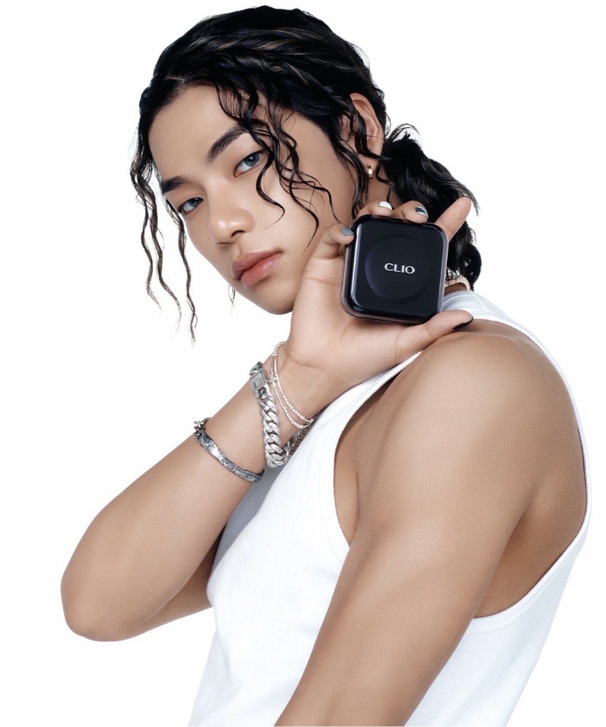 CLIO 近日找來大勢男女混合團體「 ALL DAY PROJECT 」擔任全新代言人！