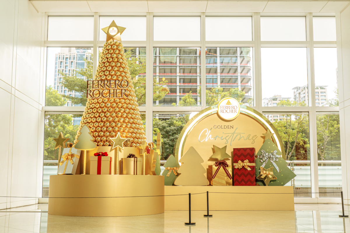 Ferrero Rocher費列羅金莎，於台北101辦公大樓一樓大廳，打造巨型金莎聖誕樹︒