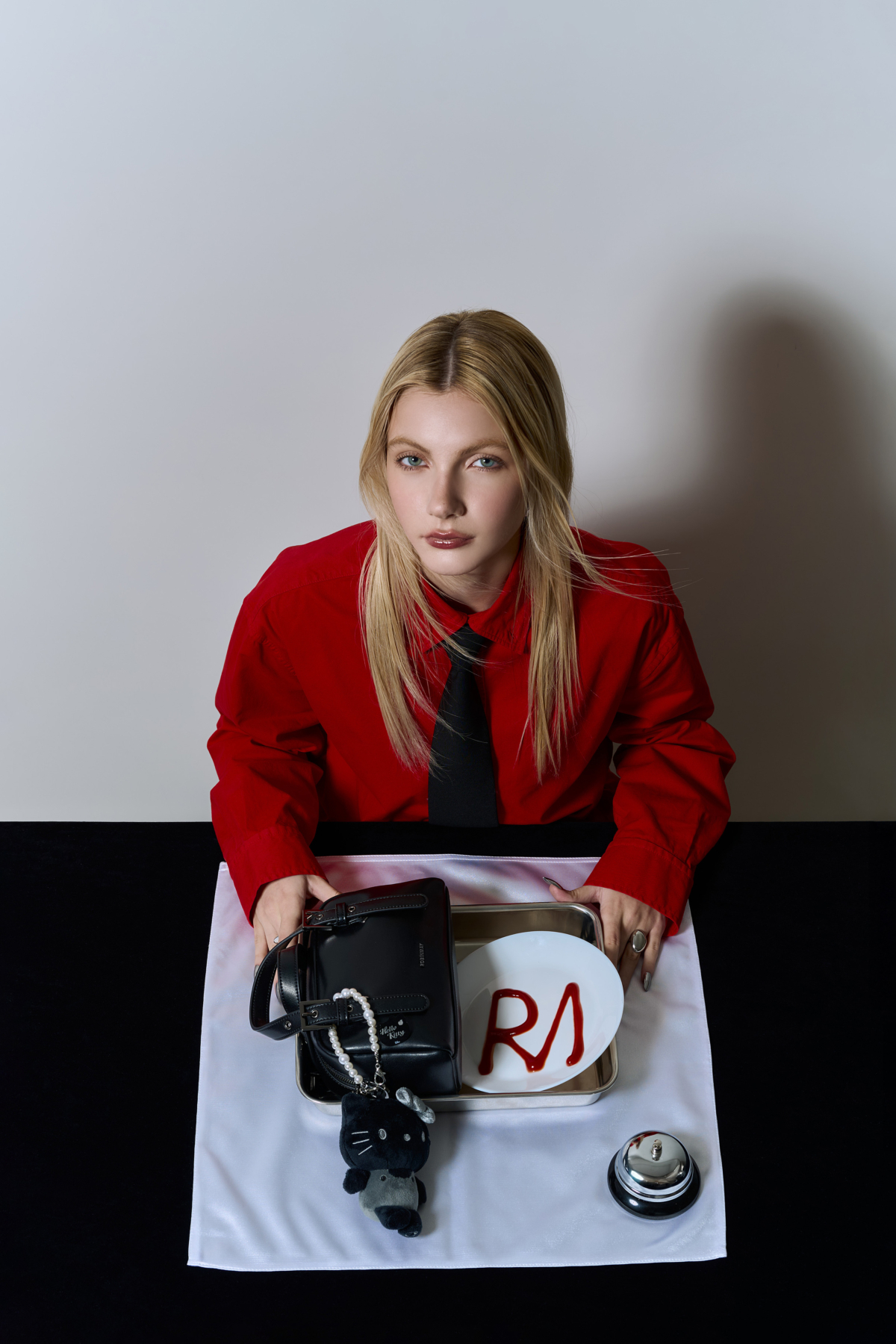 ROBINMAY｜Hello Kitty 手提包｜NTD 2,580｜顏色：黑黑