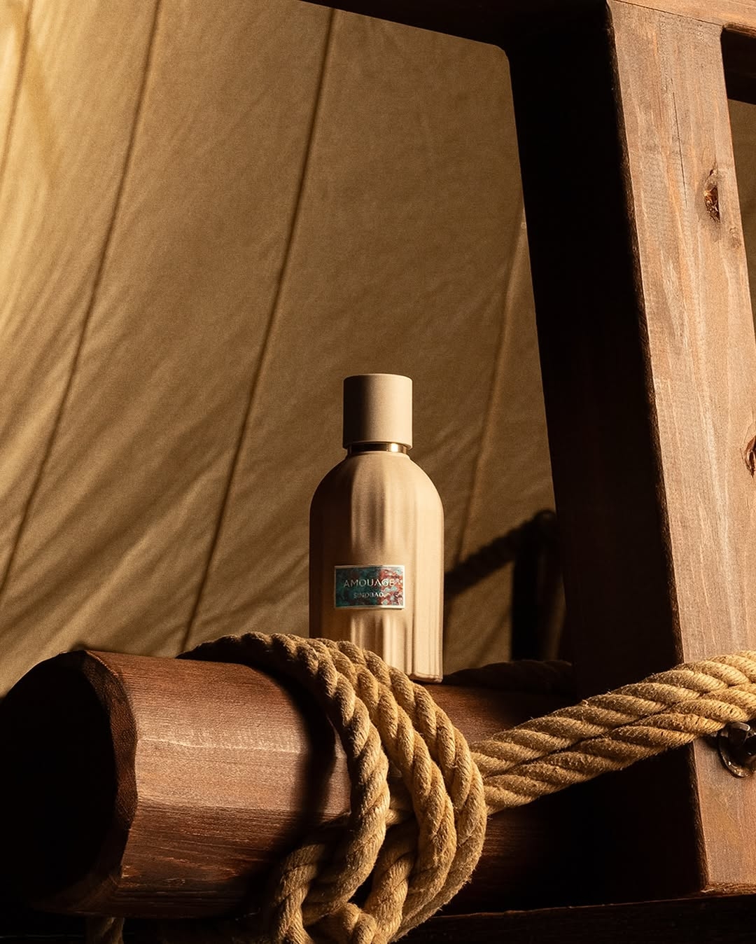 除了木質調很適合在冬季時穿戴，也可以考慮東方調