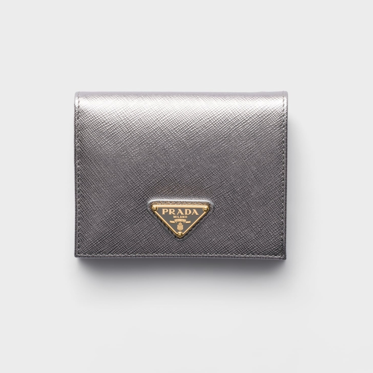 PRADA Saffiano 皮革短銀包，NT$26,000