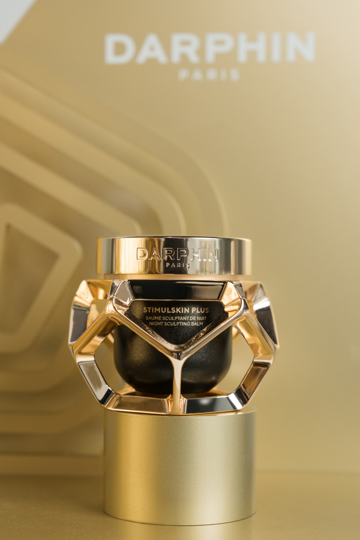 DARPHIN 深海翡翠蘊活緊塑修護霜 50ml典藏版NT$14,500/永續版NT$12,300