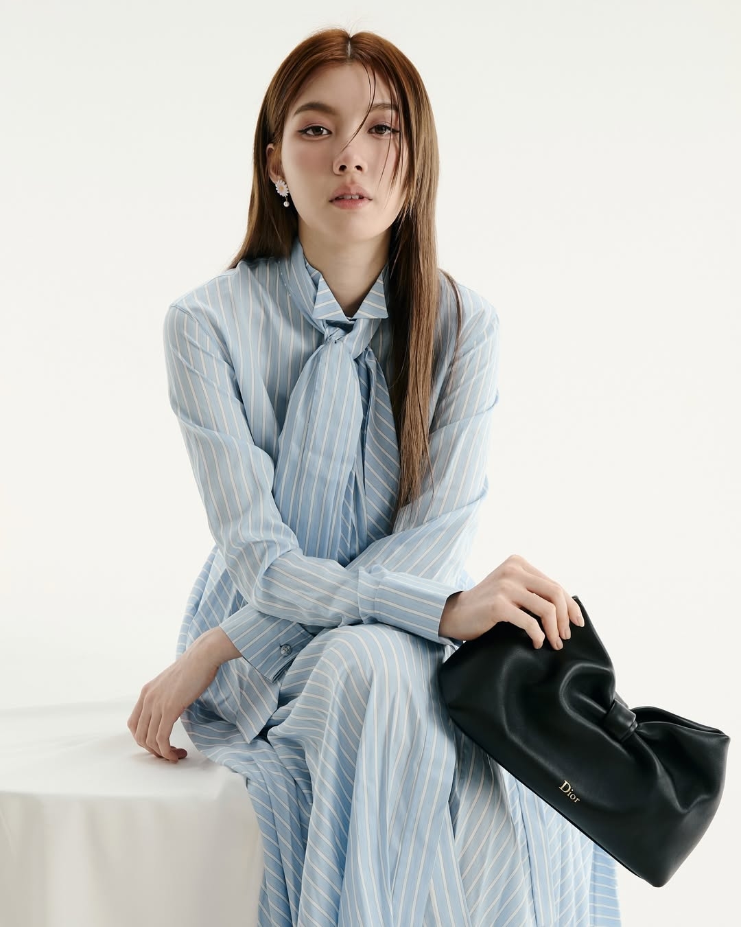 Kornnaphat Sethratanapong 穿著Dior 2026春夏服飾搭配Dior Bow包款