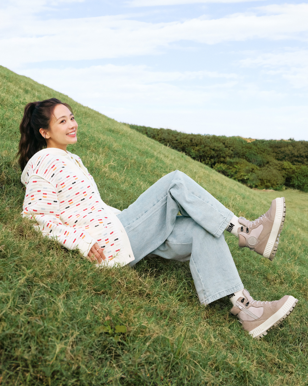 吳映潔身著PALLADIUM 2026年全新鞋款及服飾系列，展現日常機能與率性自然的多變風格