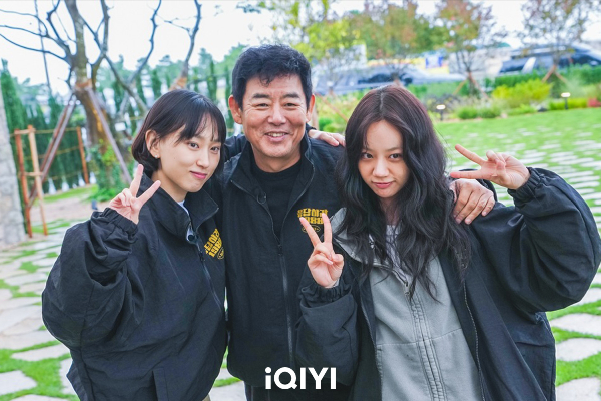 成東鎰與《請回答1988》劇中女兒柳惠英、李惠利