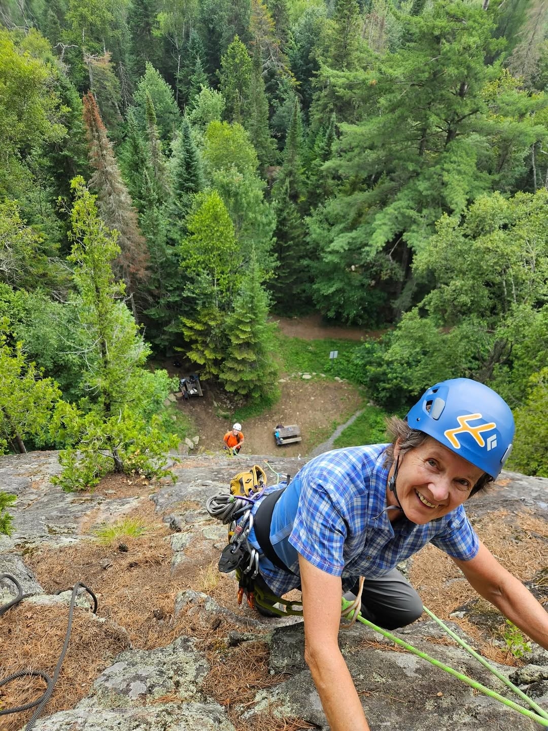 多人認為攀岩是屬於 20 歲年輕人的體能遊戲，但 Dierdre 證明了：肌肉可能會隨時間流逝，但意志可以隨歲月打磨。