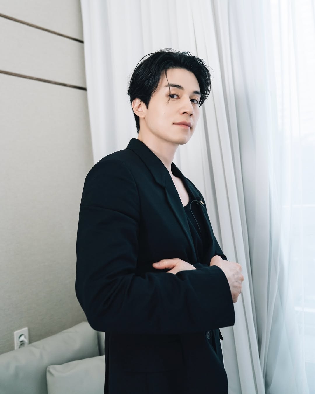 說到吸血鬼相，李棟旭絕對也是教科書等級的存在。