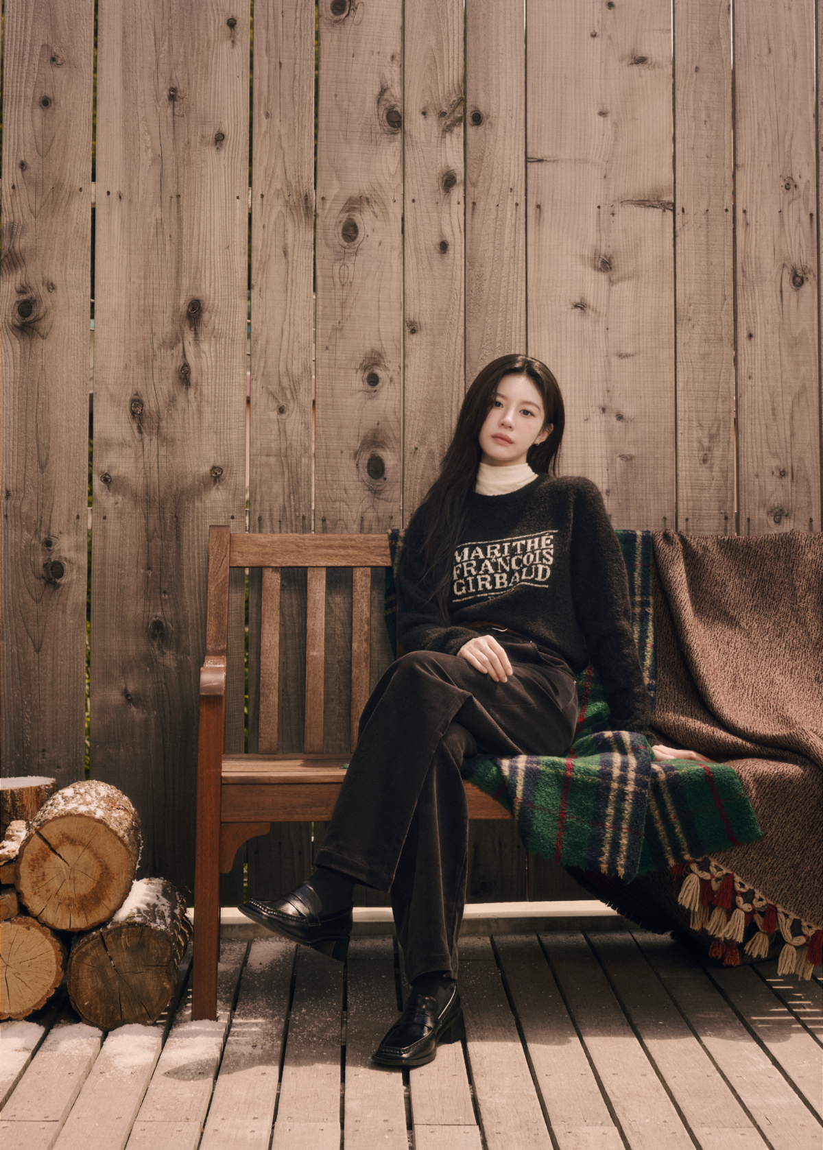 高允貞同款 圈圈紗經典LOGO針織上衣 黑色，NT$4390