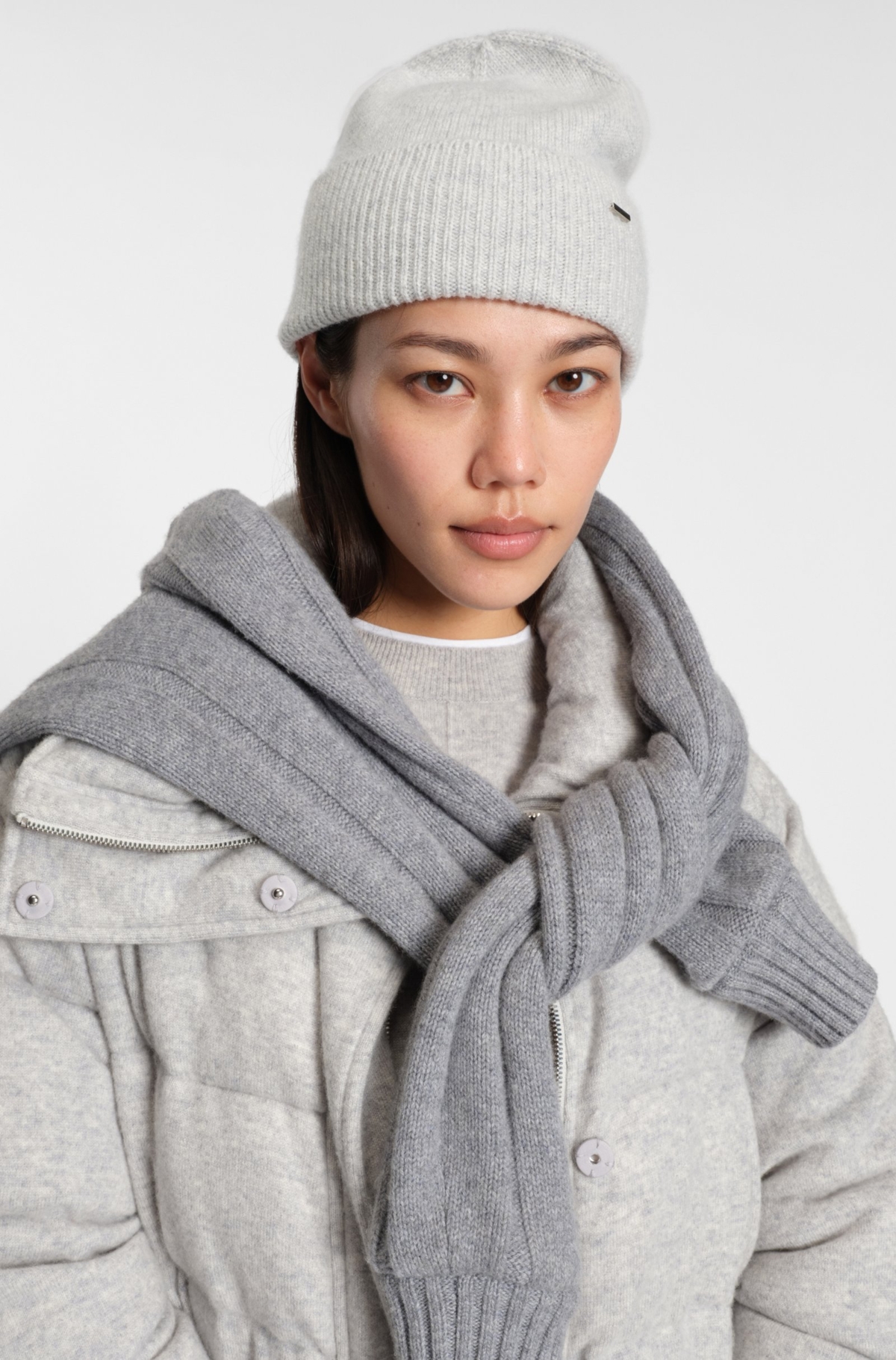 BOSS 灰色喀什米爾混紡高領毛衣，NT$12,400