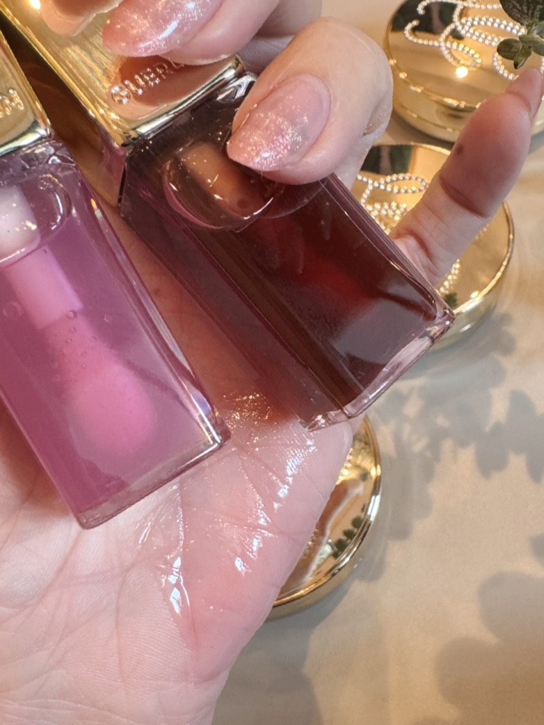 嬌蘭 KISSKISS 法式之吻波光蜜漾護唇油209, 878，NT$1,450