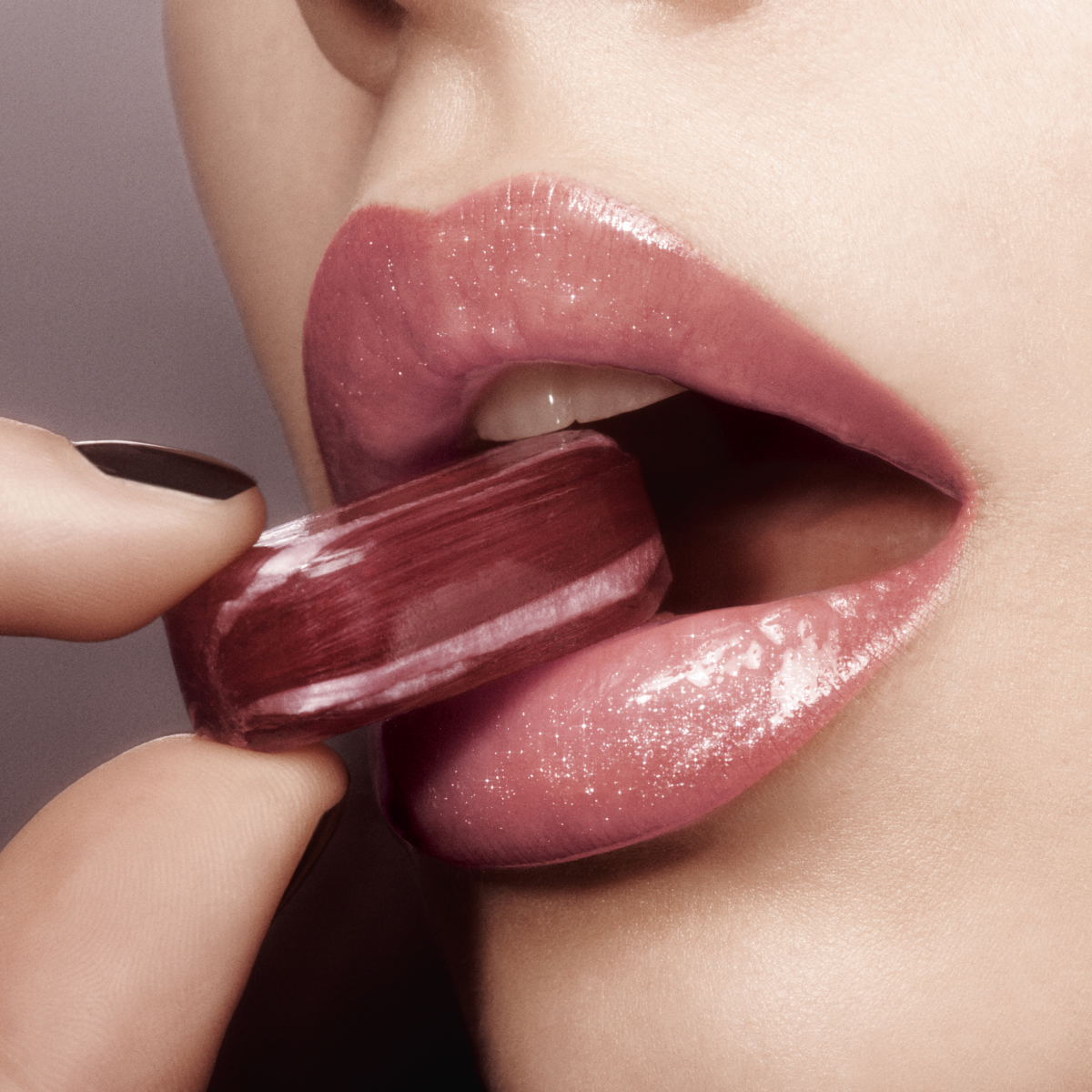 YSL 情挑誘光嫩唇凍#10漫光閃粉，NT$1,650