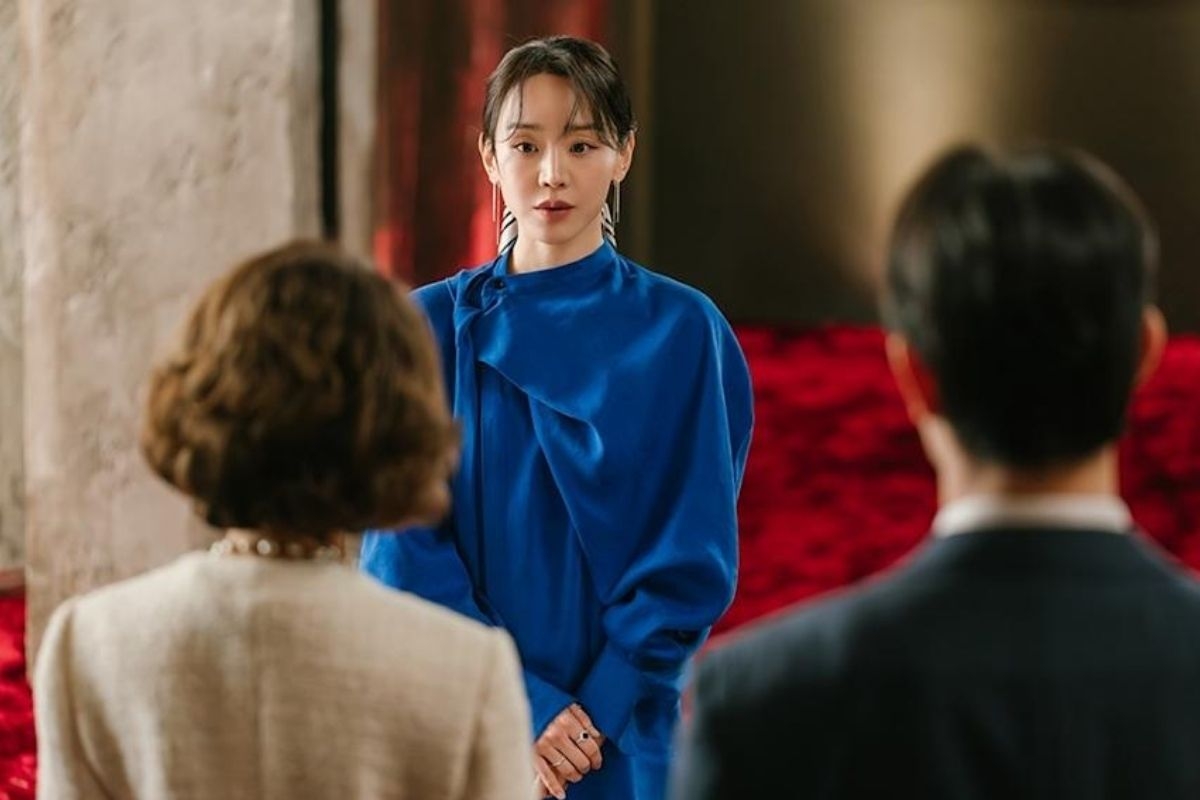 《莎拉的真偽人生》短短8集中反轉不斷、毫無冷場。