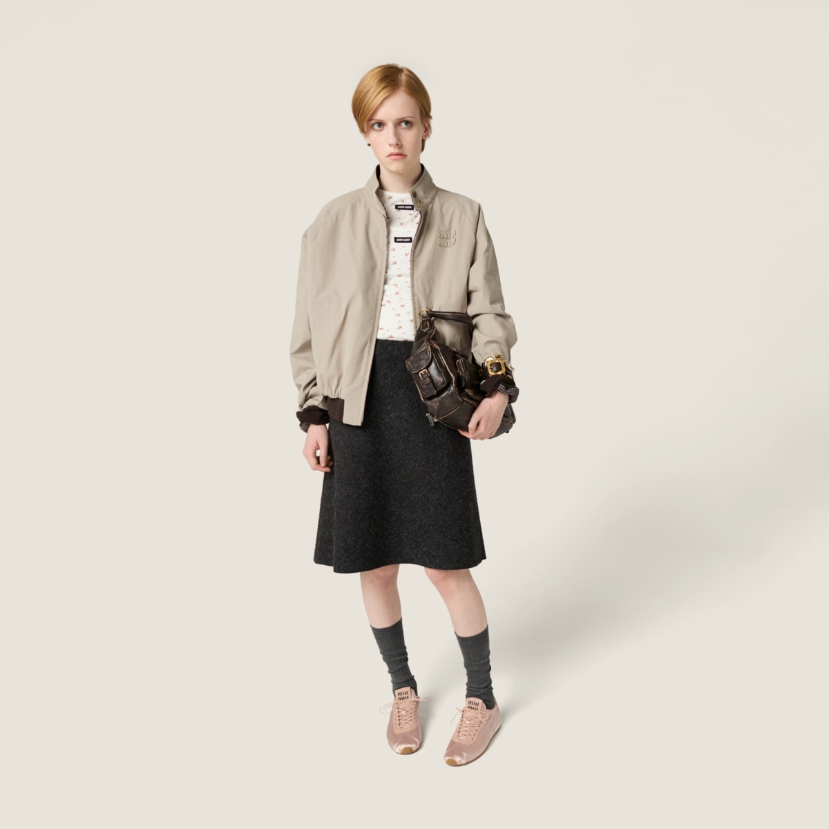 Miu Miu Plume 綢緞運動鞋，NT$33,500