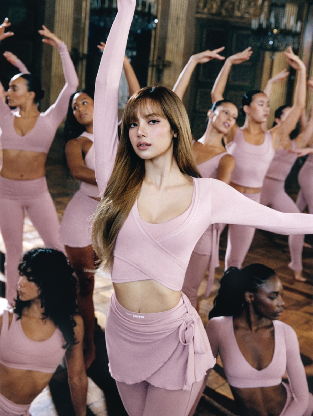 Lisa演繹「The NikeSKIMS Spring ’26 Collection」