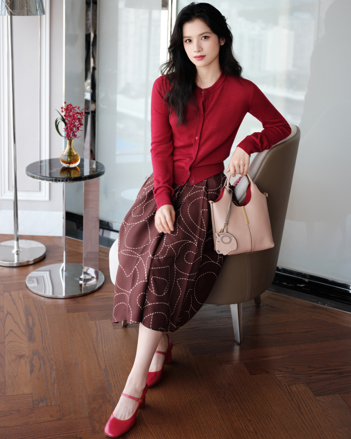 TOD’S 2026新年限定系列品牌大使張婧儀溫暖演繹新春歸途