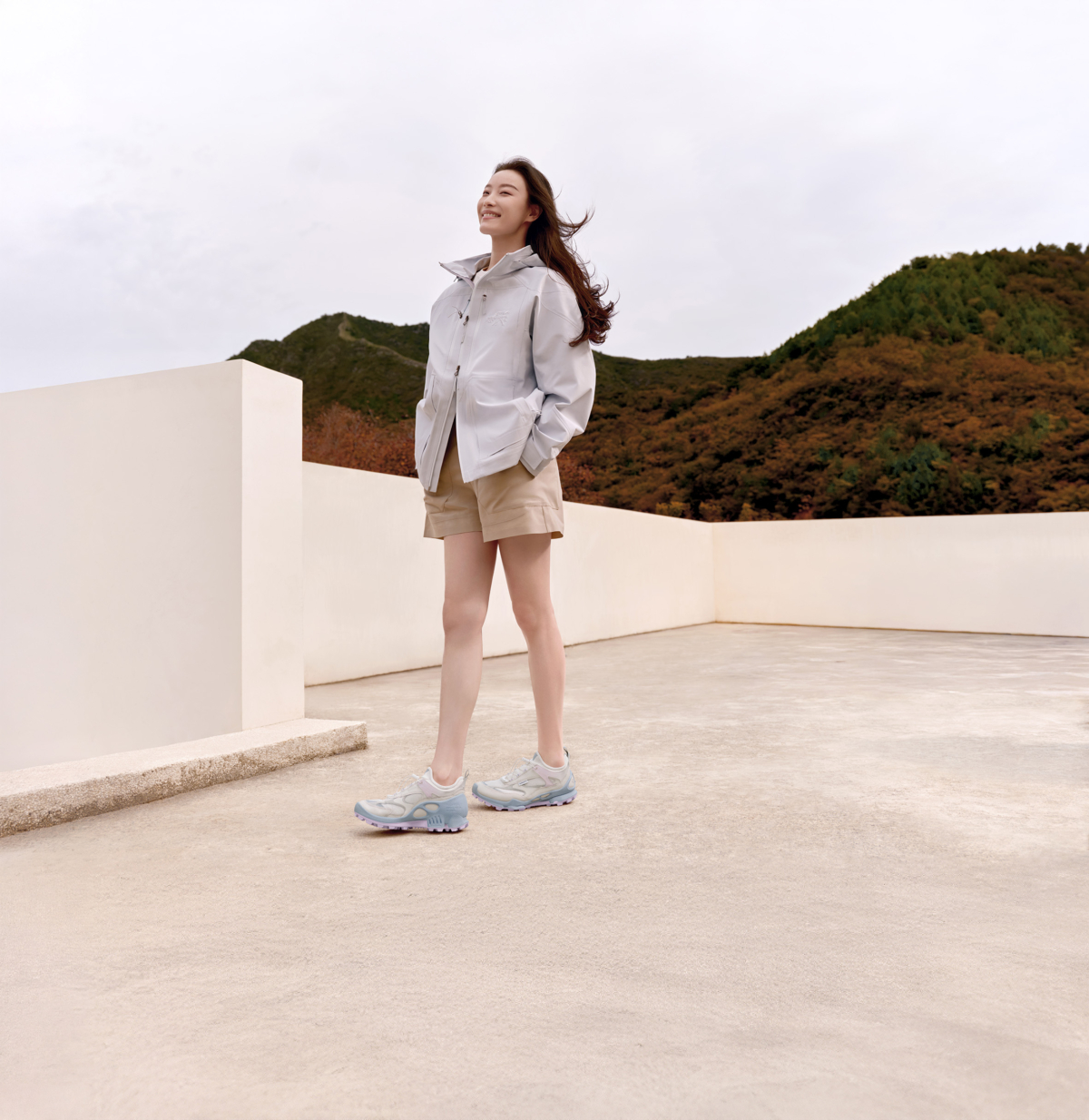 ECCO以「醒春赴新歲」為概念，邀請大眾一同走出冬日的厚重色調，迎向清新溫暖的新春時節