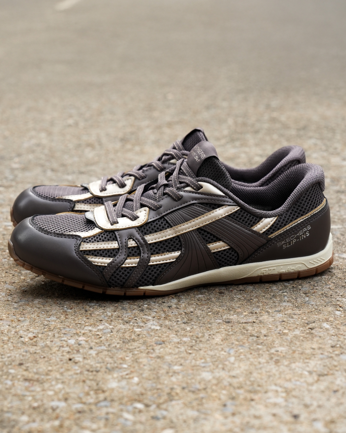 SKECHERS RETRO LITE 低調內斂的氣質天菜「都會栗色」