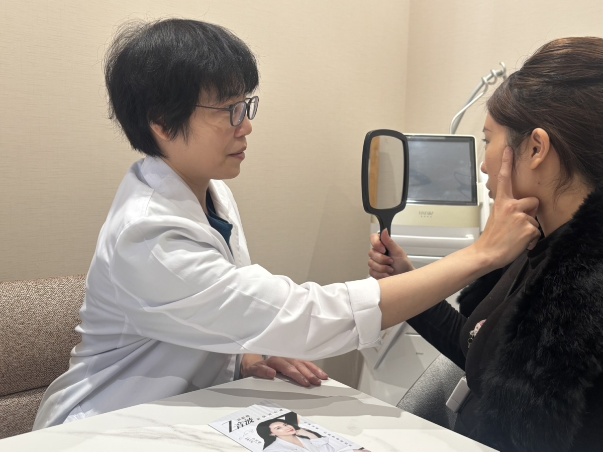 青熙美學診所蔡佩娟醫師表示Z音波除支撐面部結構外還可做輪廓的修飾，適合臉部基底的保養。