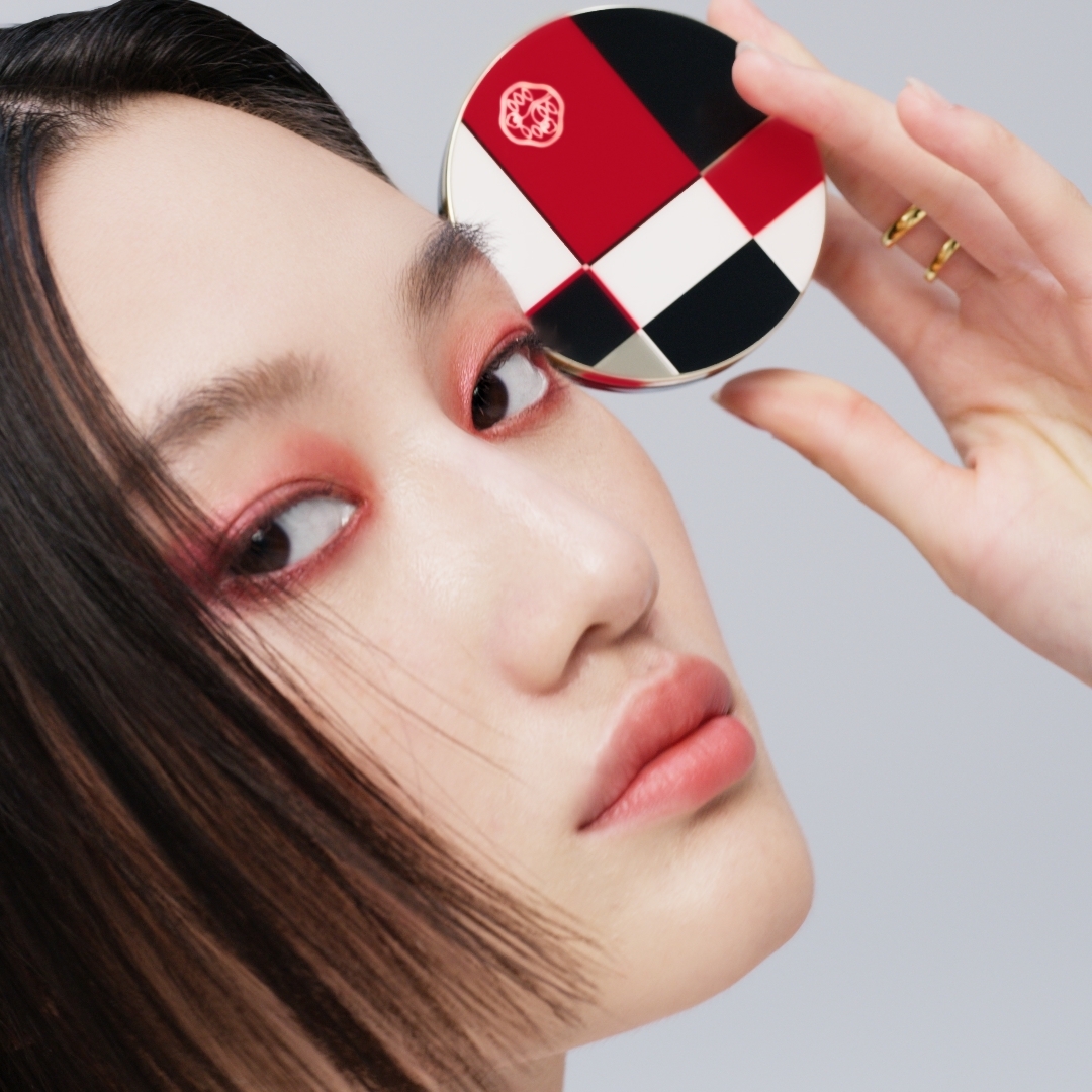 以銀座街道為靈感，打造時髦復古的微霧光感萬用彩盤，日本大爆紅熱賣中