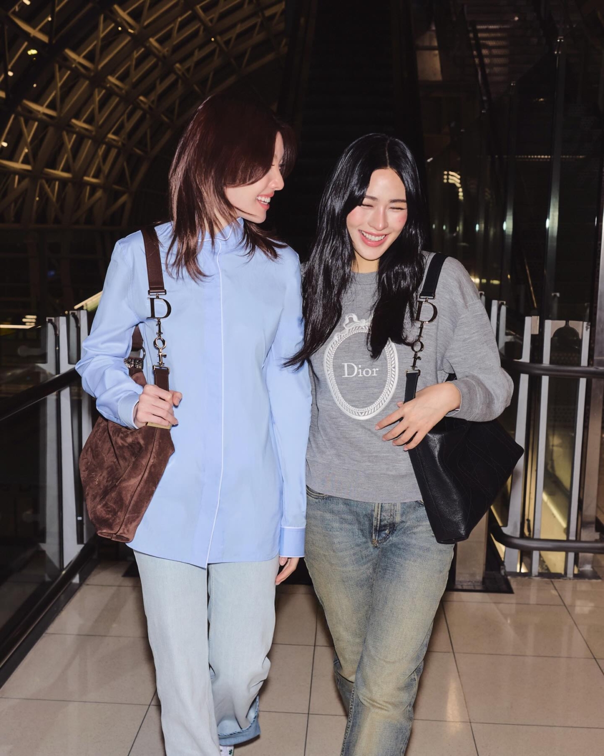 Orm Kornnaphat 與 鄺玲玲 雙雙選擇Diorly 包款