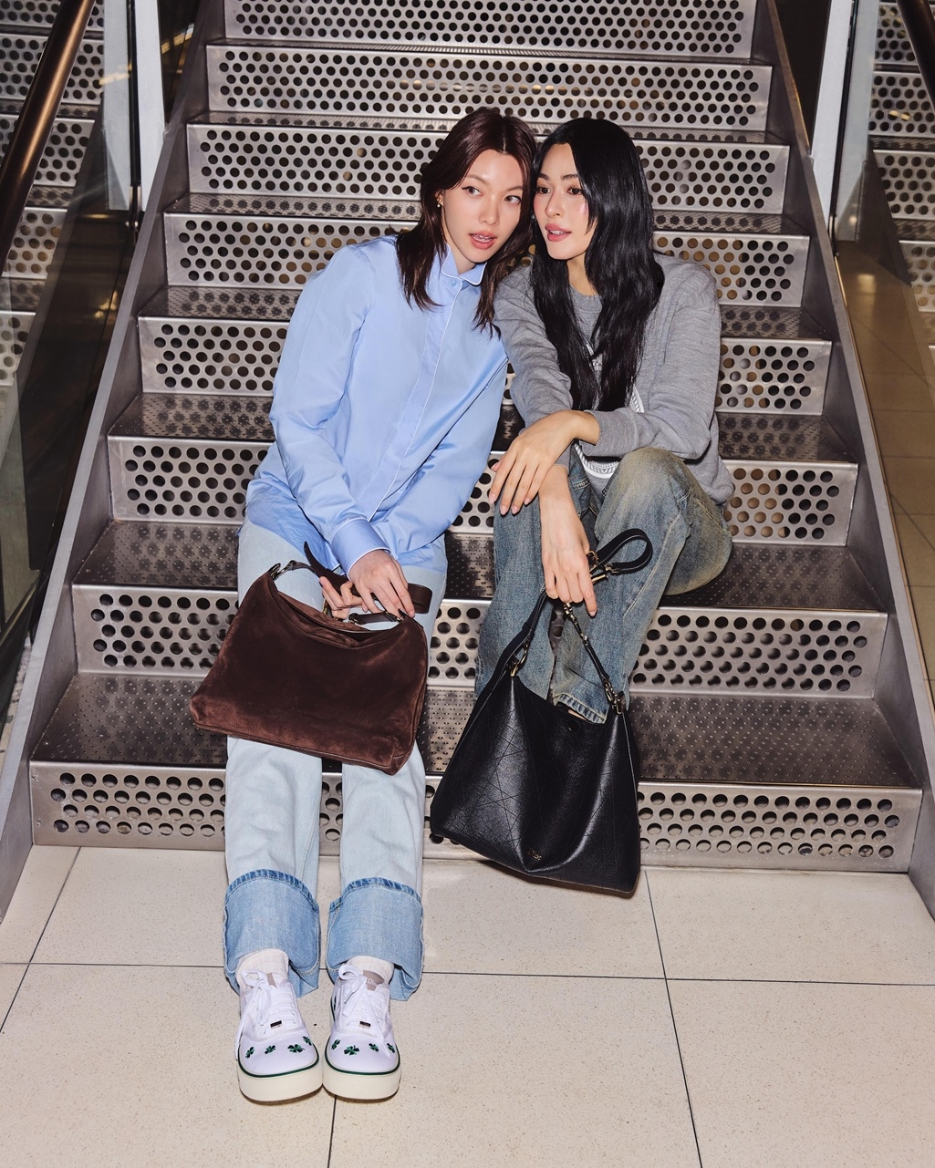 Orm Kornnaphat 與 鄺玲玲 雙雙選擇Diorly 包款