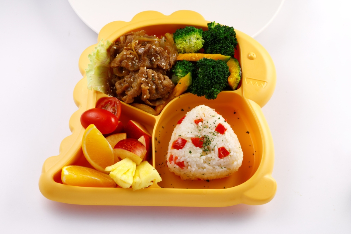 TGI FRIDAYS，兒童節旗間貼心推出「兒童餐-醬燒牛肉飯糰」推薦價250元