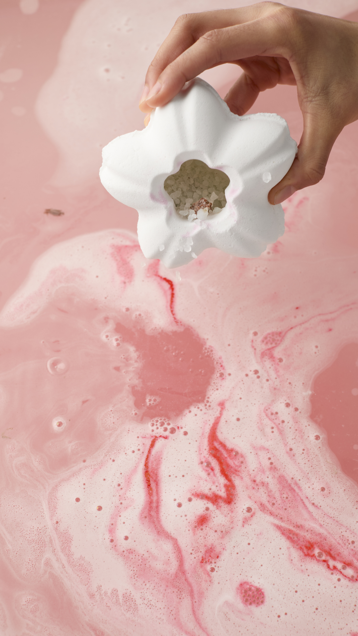 LUSH 春日櫻花汽泡彈，NT$500