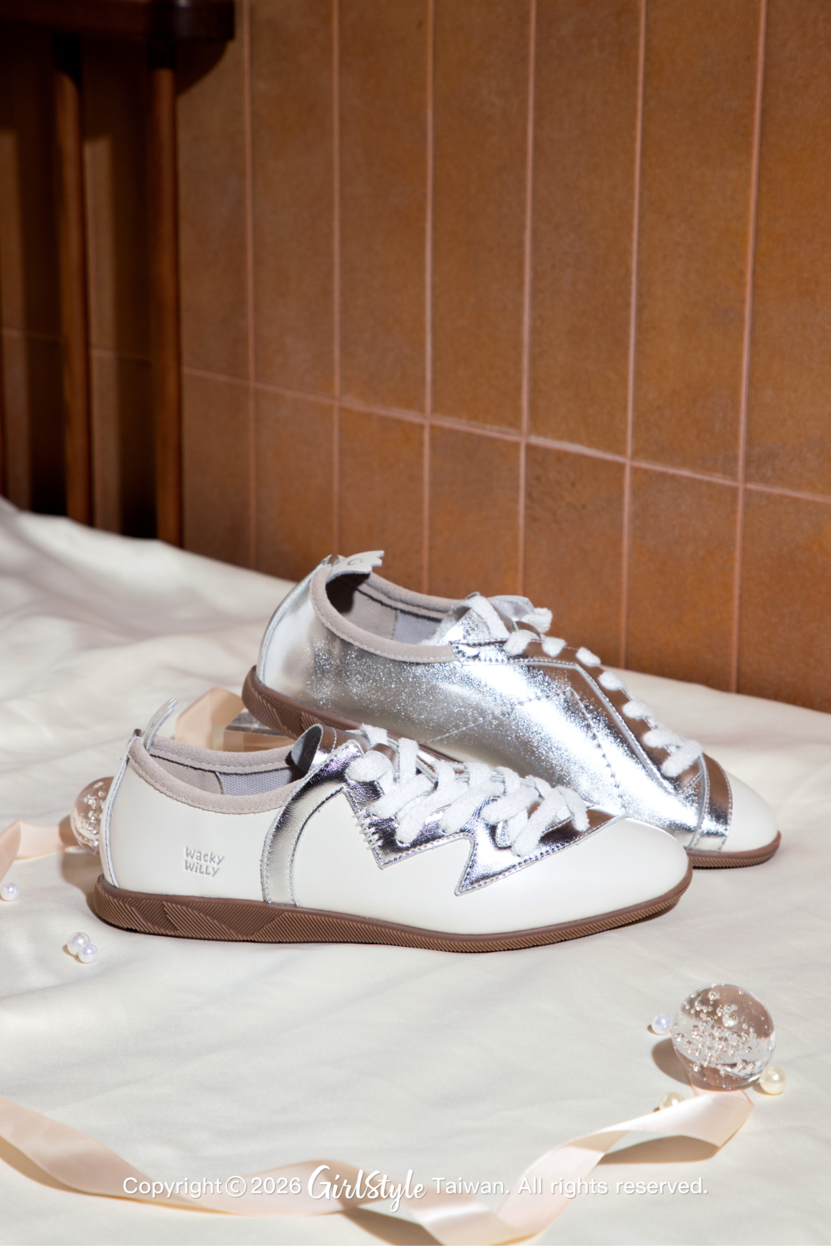 Wacky WiLLy SOLEVO系列休閒鞋款（黑／焦糖／原生白，共3色）｜推薦價3,290元（每款全台限量100雙，4/1起限量販售）