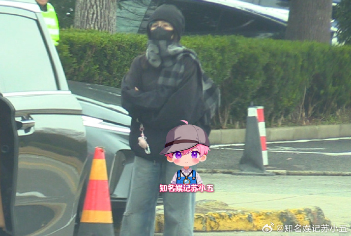 白鹿發現被跟車後直接下車與跟蹤犯正面對決。