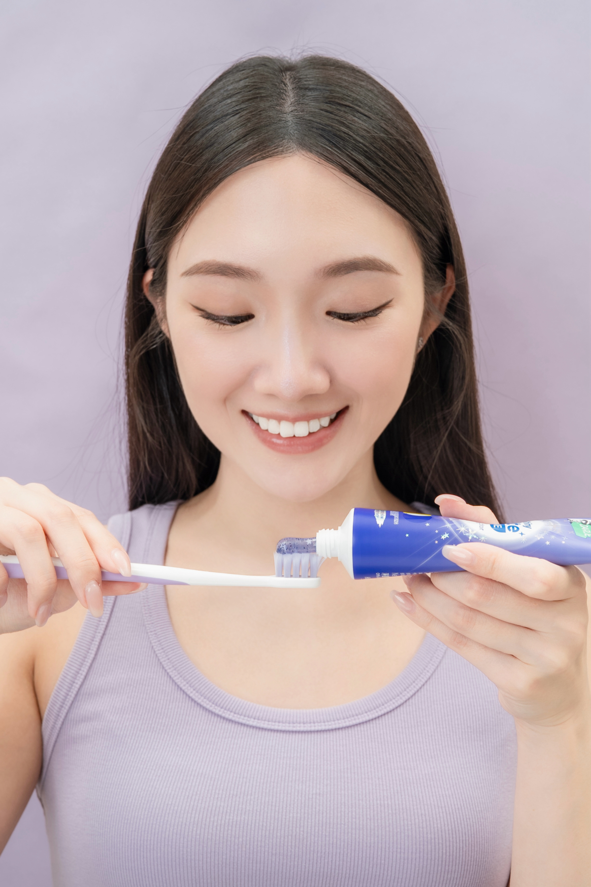 全亮白紫光校色牙膏