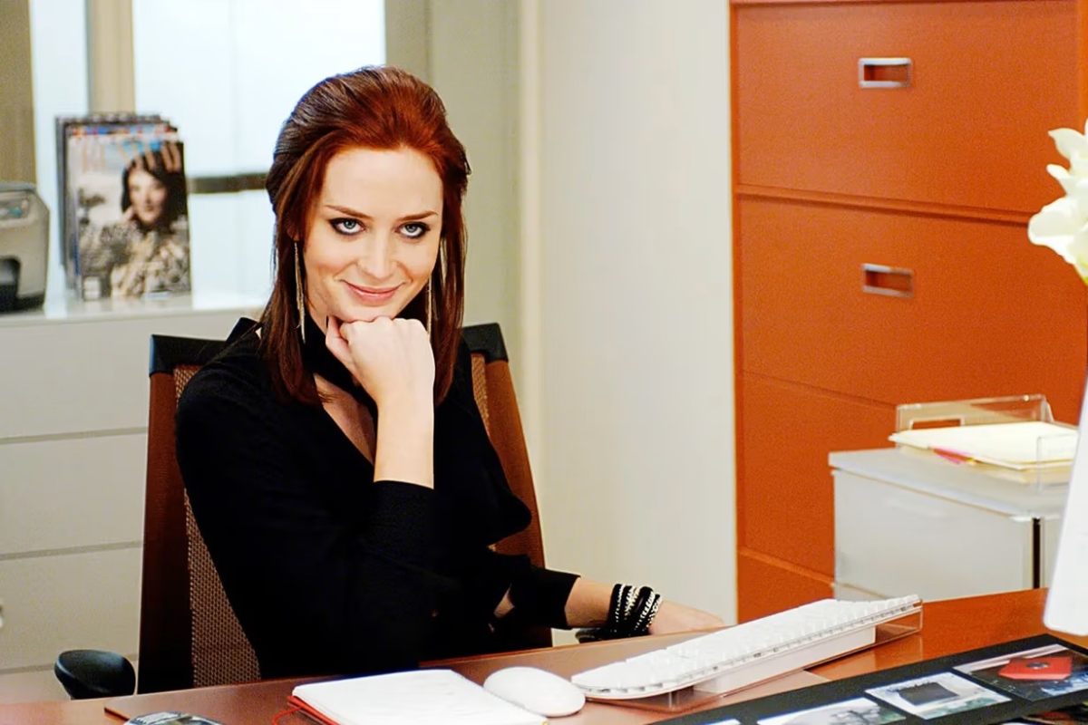 《穿著Prada的惡魔》「艾蜜莉」曾是「米蘭達」第一助理，將時尚視為性命般看重。