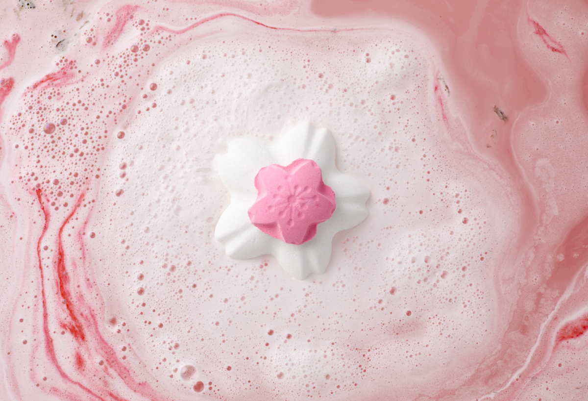 LUSH 春日櫻花汽泡彈，NT$500