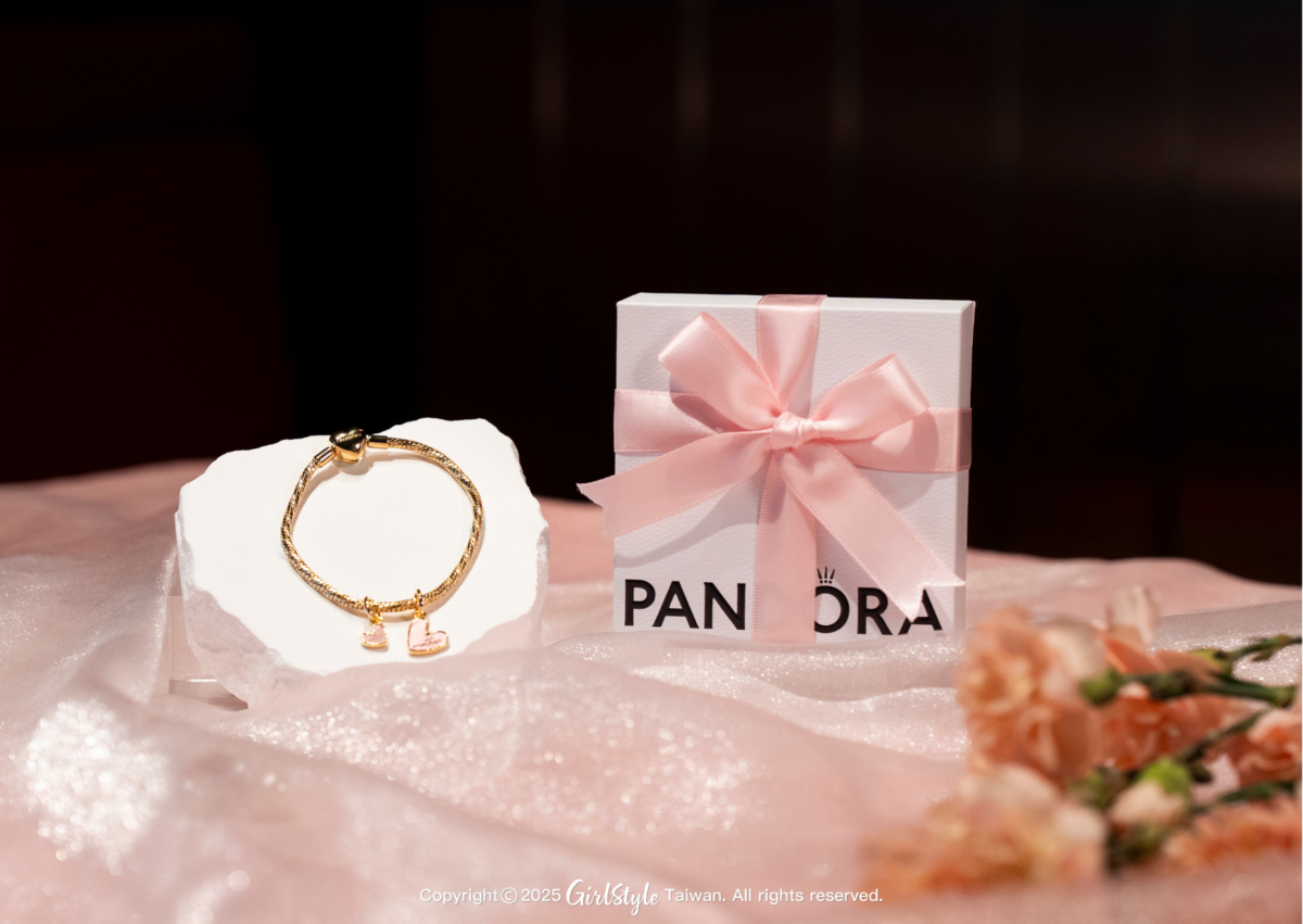 PANDORA 母女連心雙吊飾手鍊套組（特價7,680元 原價10,160元 母親節限定禮物套組，76折）