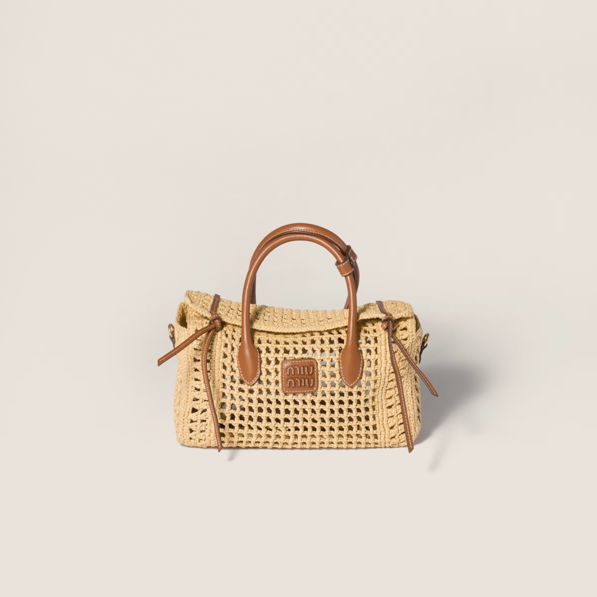 MIU MIU 拉菲草編織手提包，NT$85,000