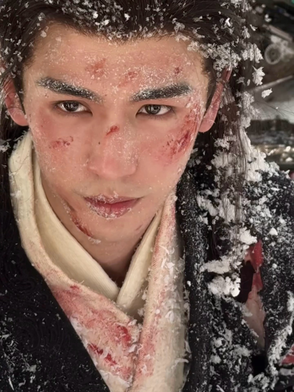 作者提醒追星要像買股票一樣「分散風險」。萬一偶像發生爭議或長期不進組，建議關注「一般理工男」作為儲備標的，以規避單一偶像突發狀況帶來的心理市場波動。